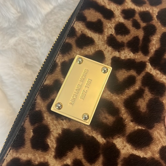 NWOT MICHAEL Michael Kors Leopard Dyed Hair Calf Full Zip Clutch Wallet Leather - Picture 4 of 5